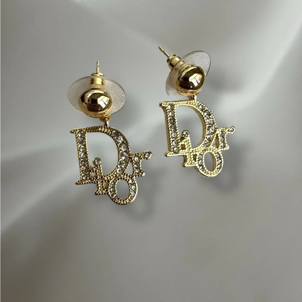 ❤️DIOR Gold Stamped Earrings
